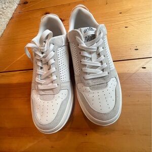 Le Tigre Sneakers 9.5